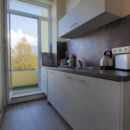 Vitalis Kurzimmer 6 Gelb Apartment Kuehlungsborn